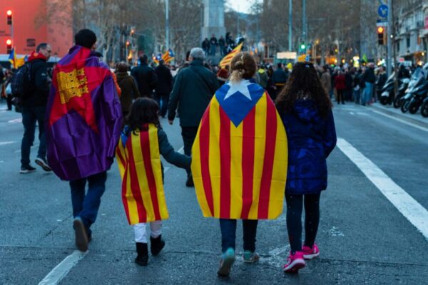 What is the best way to experience Barcelona's Sant Jordi festival?
