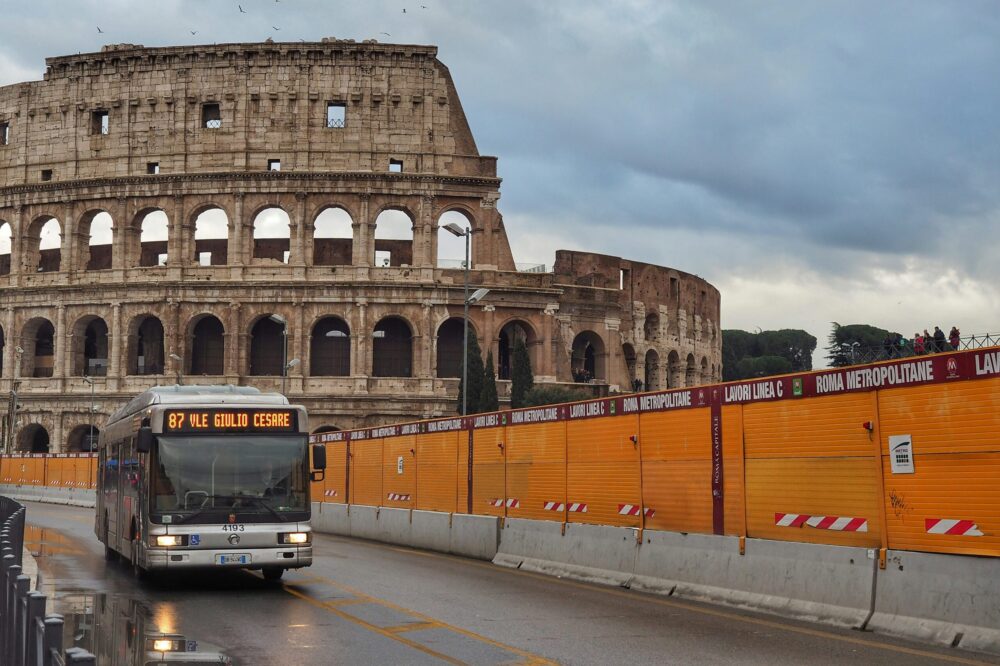 What is the best way to get around Rome using public transportation?