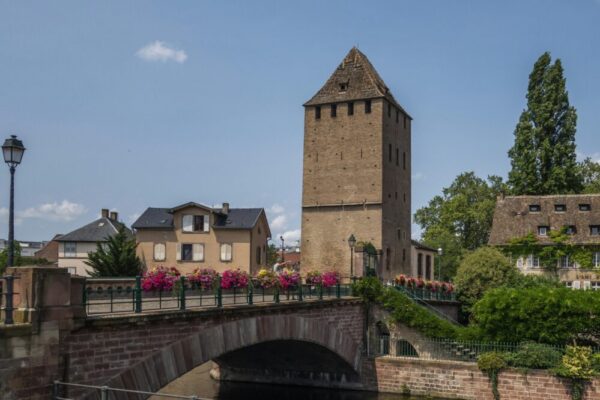 What is the best way to get around Strasbourg?