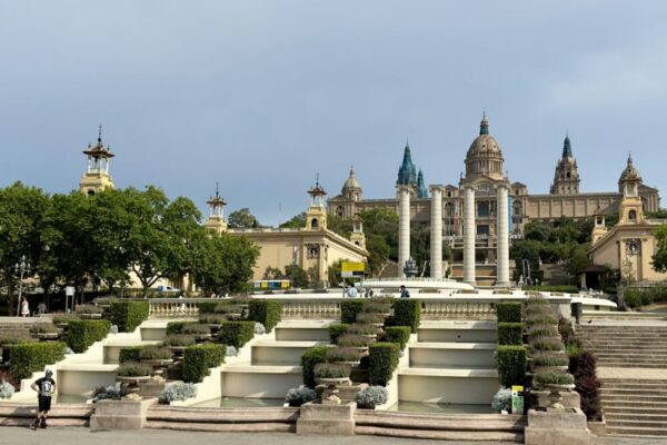 What is the best way to get from Barcelona Airport to the city center?