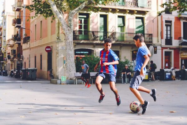 What is the best way to see Barcelona's Cavalcada de Reis?