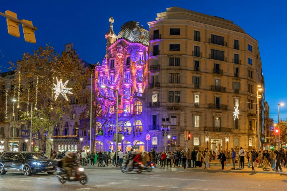 What is the best way to see Barcelona's Christmas lights?