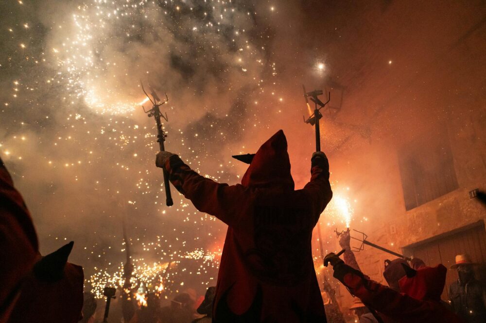 What is the best way to see Barcelona's Correfoc fire run?