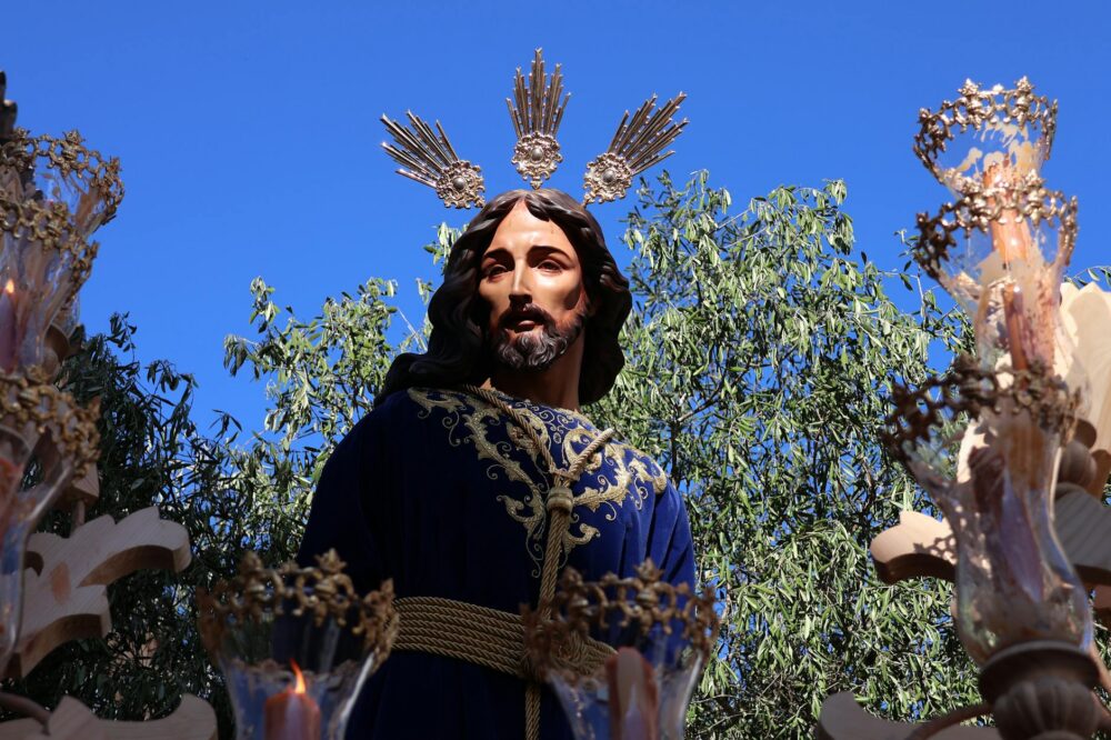 What is the best way to see Barcelona's Easter processions?