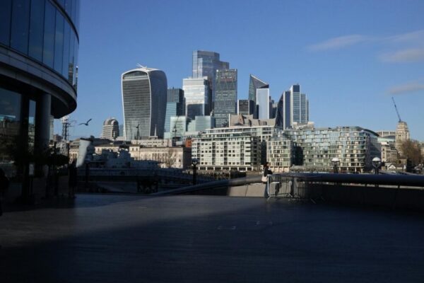 What is the best way to see the London skyline?