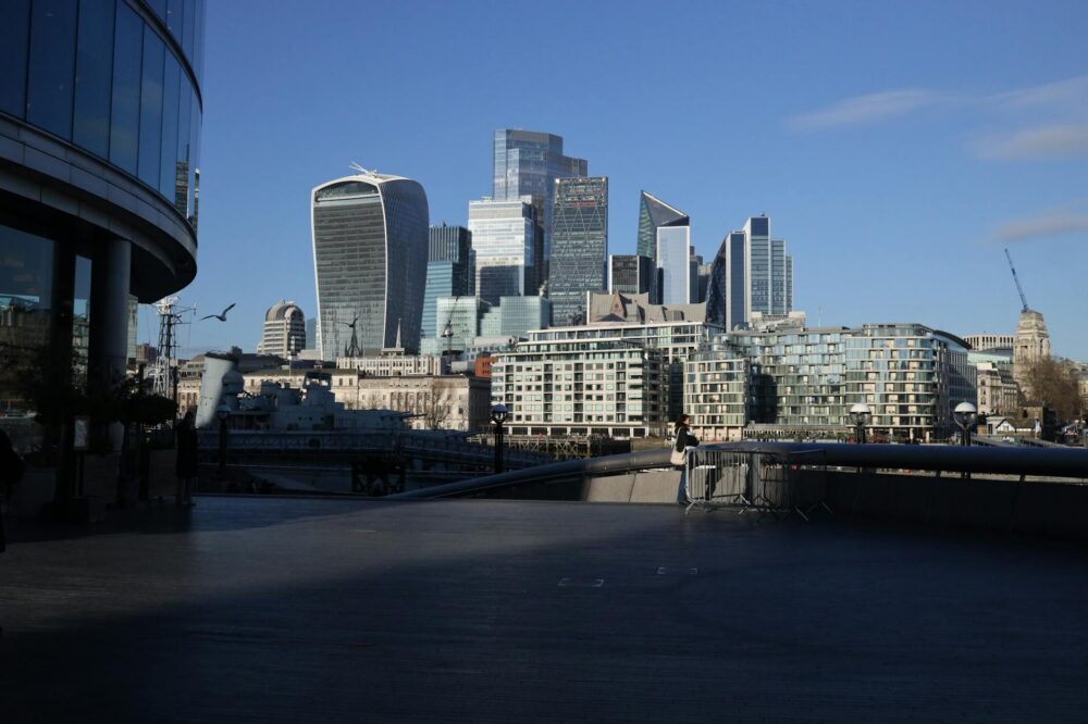 What is the best way to see the London skyline?