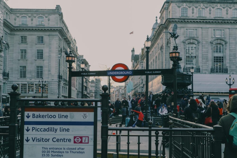 What is the cheapest way to travel around London?