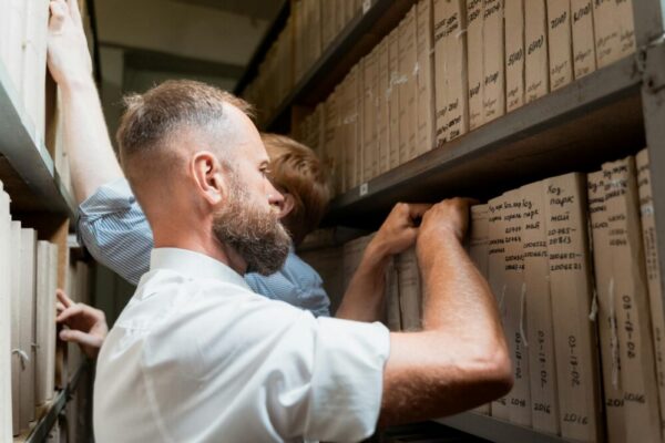 What is the significance of the Tour des Archives in Toulouse?