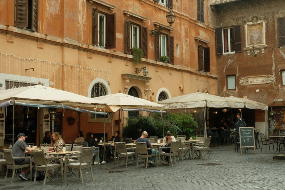 What is the tipping etiquette in Rome restaurants and cafes?