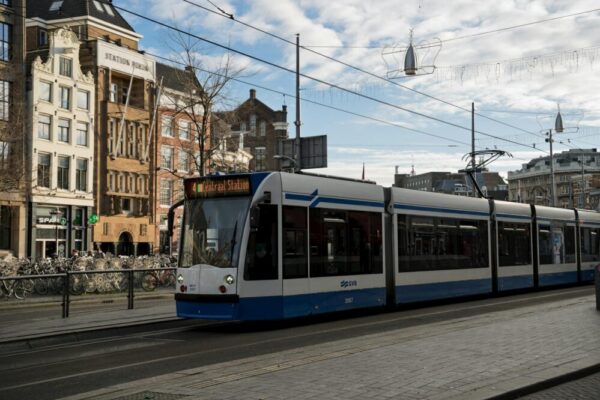 What is the typical tipping etiquette in Amsterdam?