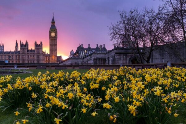 What should I pack for a trip to London in spring?
