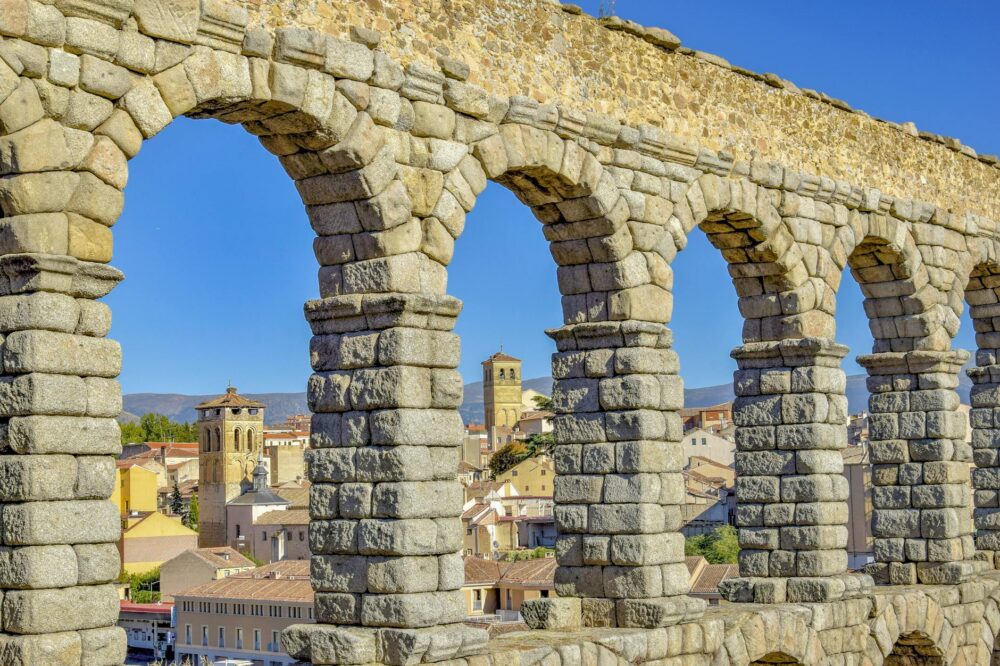 Where to see ancient Roman aqueducts and ruins outside the city center?