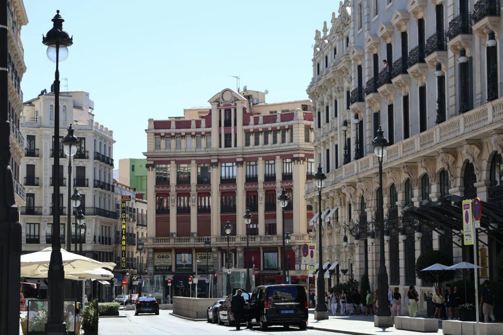 Are there any dress codes for nightclubs in Madrid?