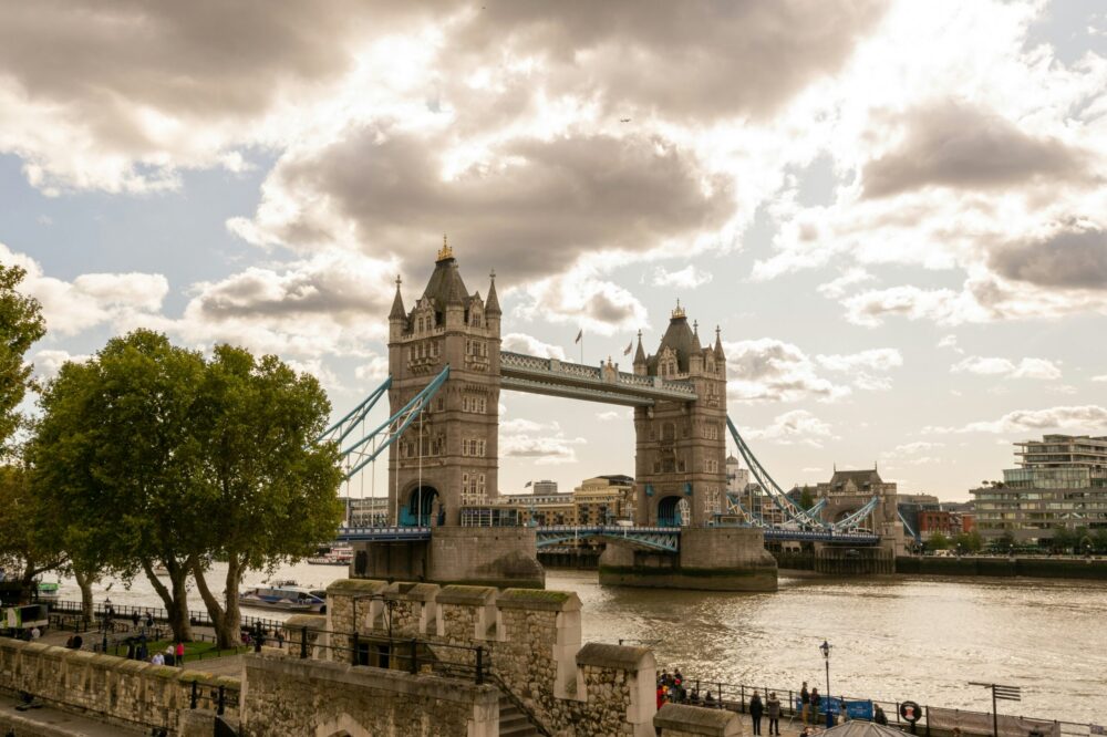 Are there any foundation courses offered by London universities?