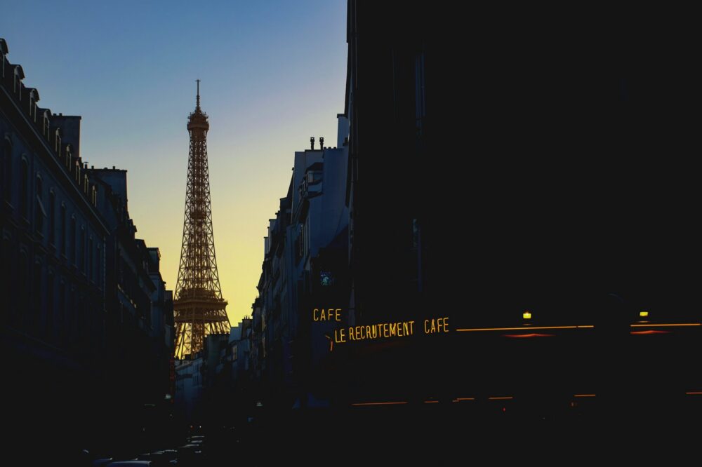 Are there any indoor laser tag arenas in Paris?