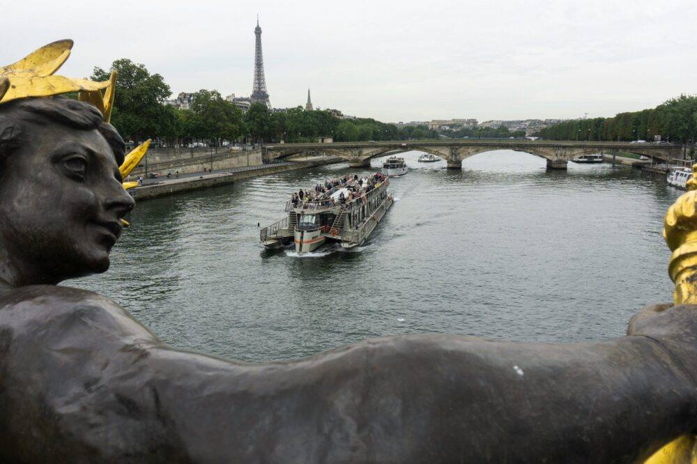 Are there any spring boat tours in Paris?