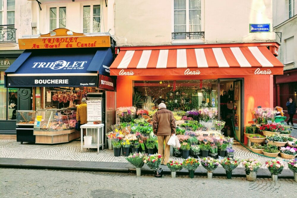 Are there any spring flea markets in Paris?
