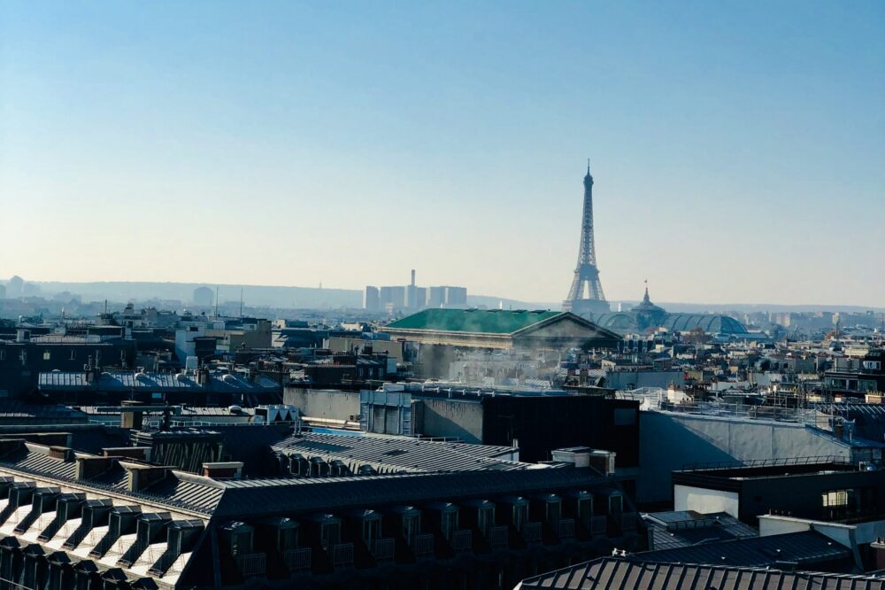 Are there any spring rooftop bars in Paris?