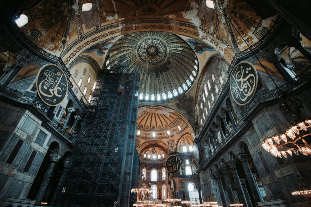 Are there hotels near Hagia Sophia with a library?