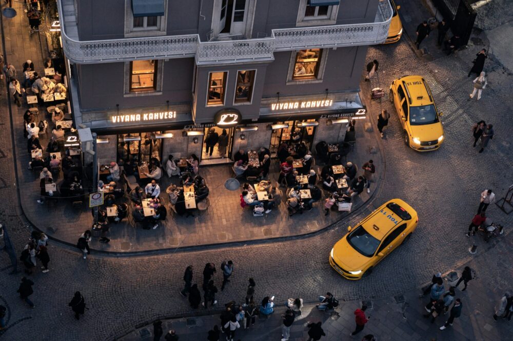 Are there hotels near Hagia Sophia with a rooftop pool?