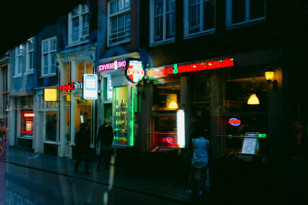 Are there part-time job opportunities for students in Amsterdam?