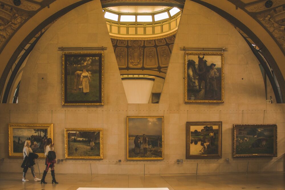 Best indoor activities in Paris for a rainy day with an artist