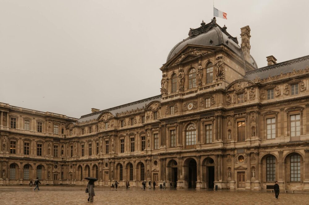 Budget hotels in Paris with a laundry service