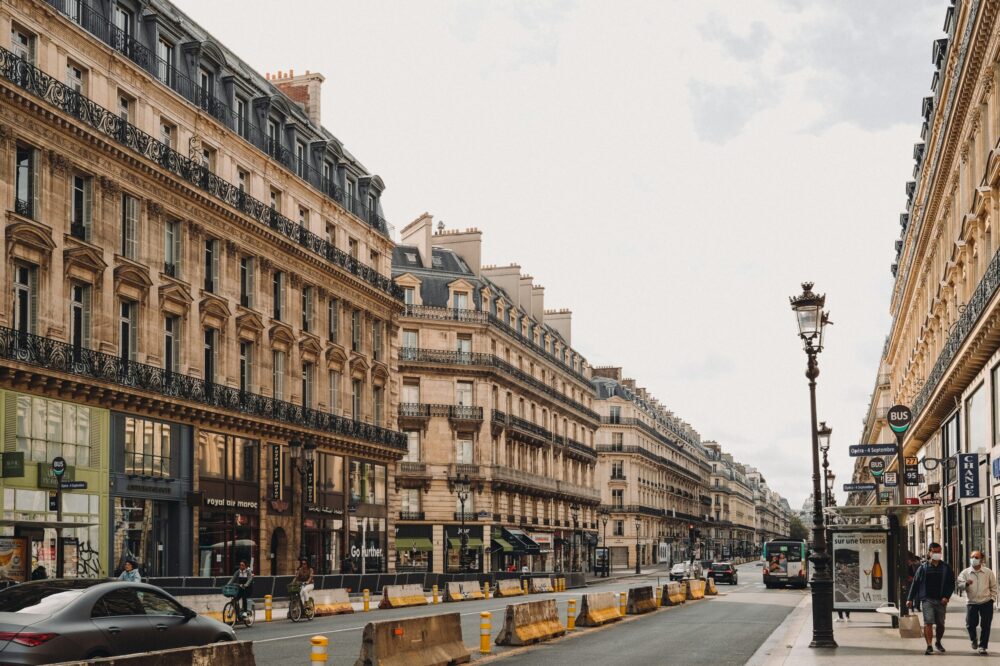 Budget hotels in Paris with free Wi-Fi and good reviews