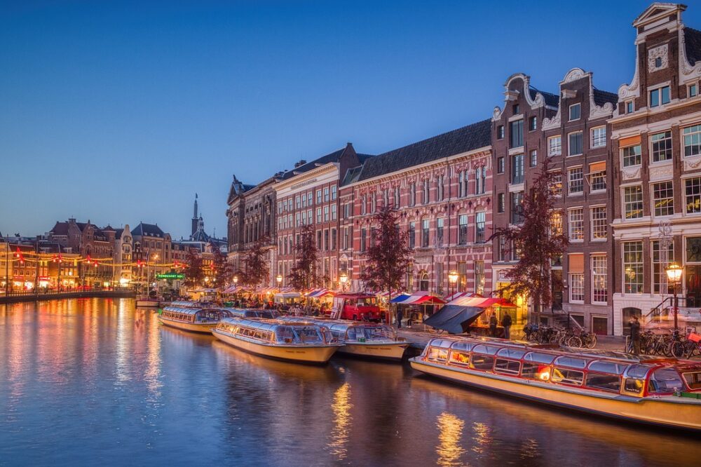 Can I work while studying at an Amsterdam university?