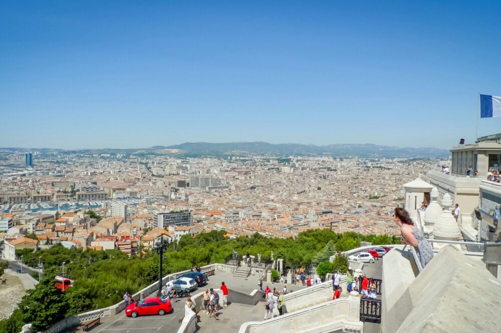Do 5 star hotels in Marseille offer airport transfers?