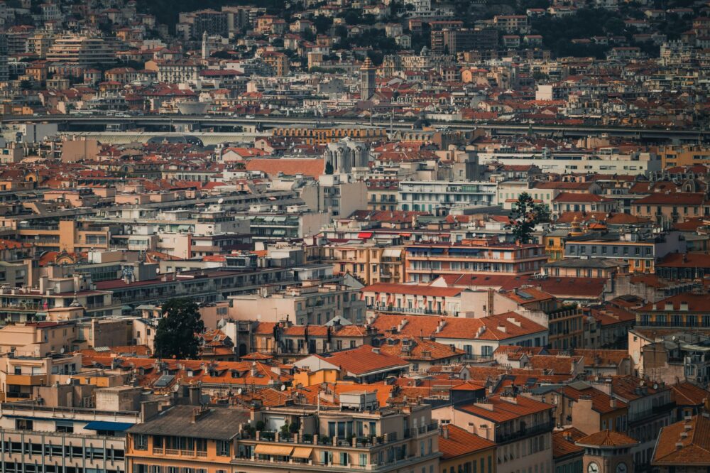 Do 5 star hotels in Marseille offer guided tours?
