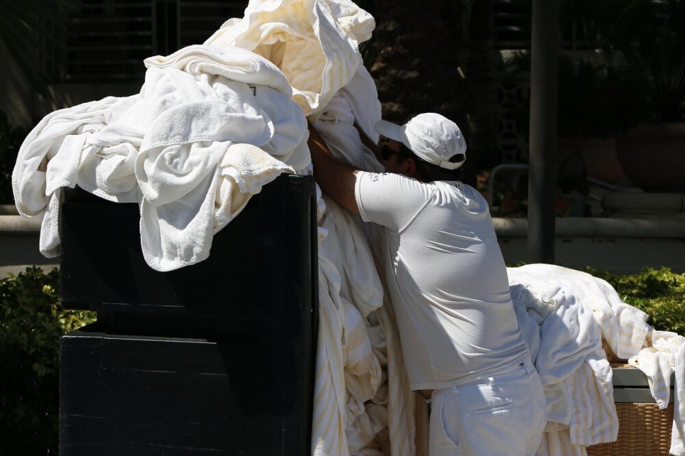 Do 5 star hotels in Montpellier offer laundry services?