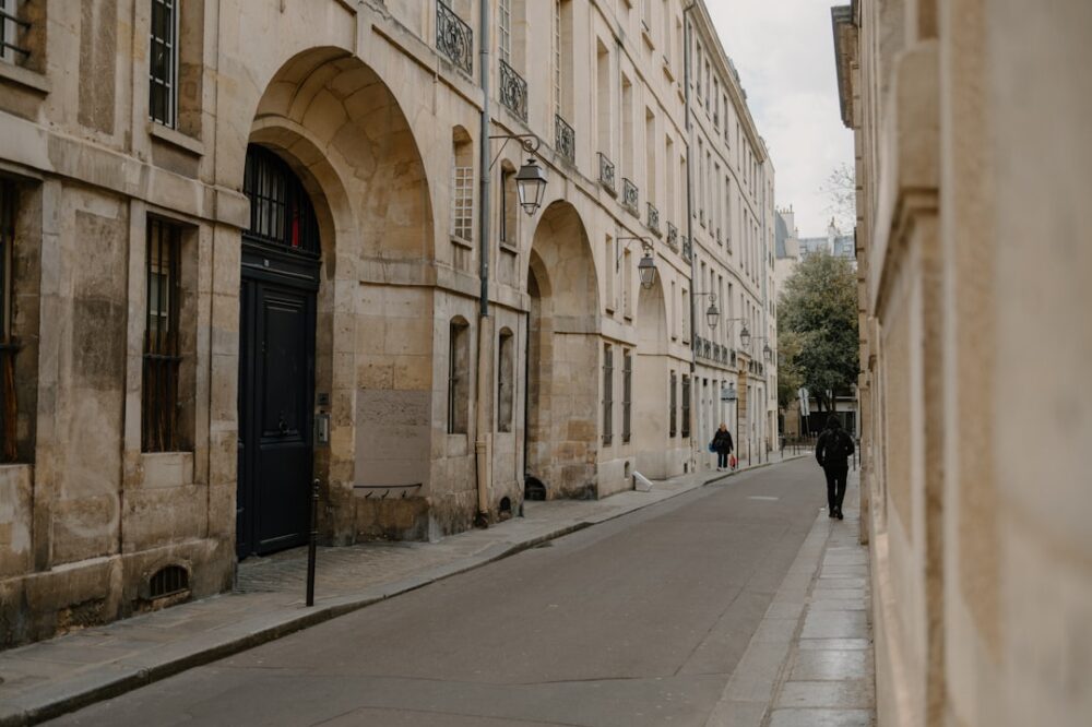 Do Paris universities require French language proficiency?