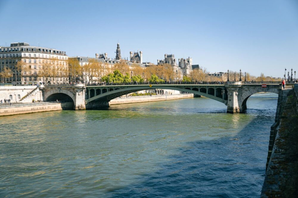 Does it rain a lot in Paris in spring?