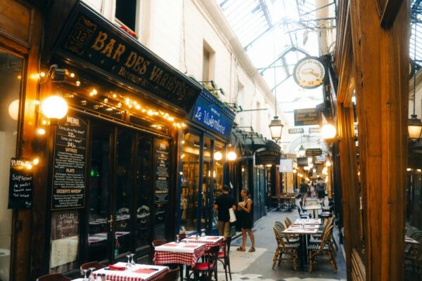 Free fashion shows in Paris for locals 2026
