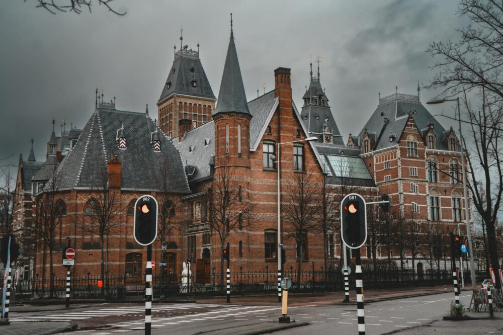 How can I find accommodation as a student in Amsterdam?