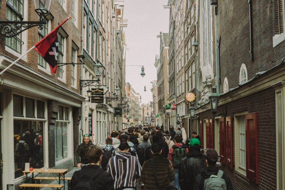 How do I apply for a student loan in the Netherlands?