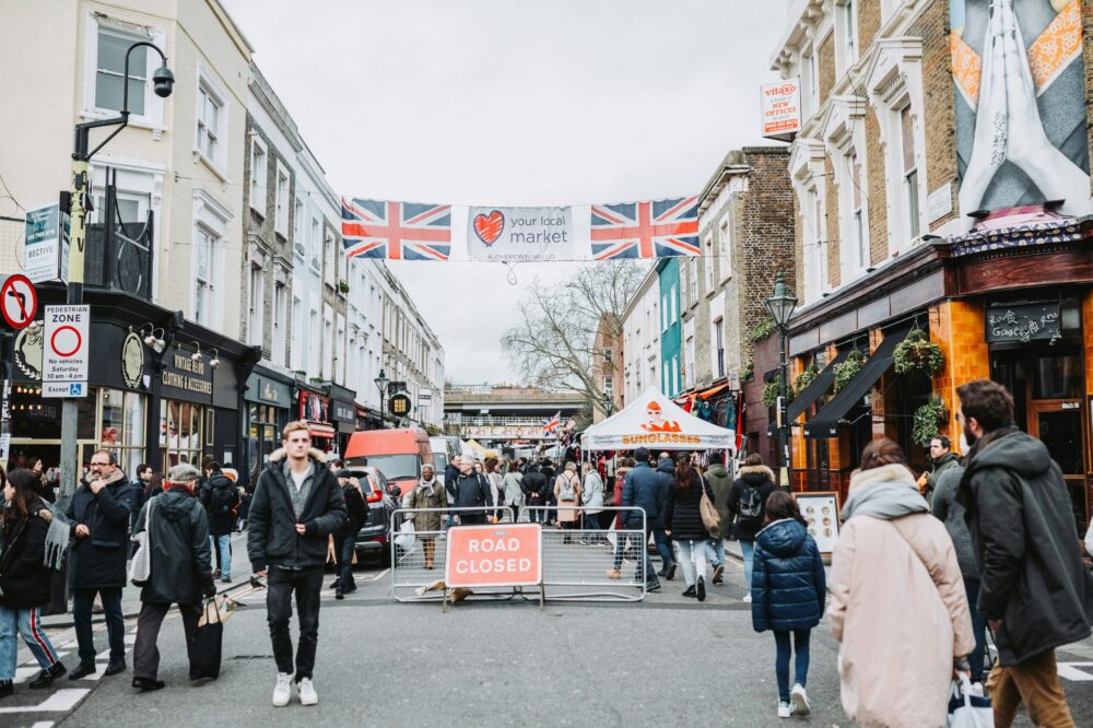 How do I apply for a student visa extension in the UK?