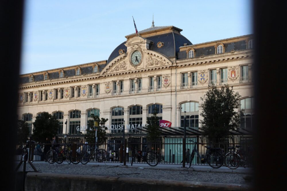 How do I get a bike in Toulouse as a student?