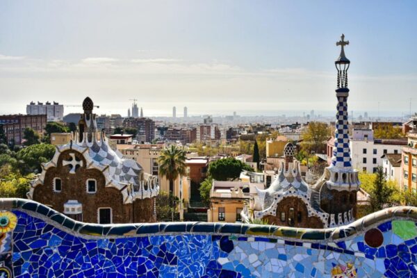 How is the nightlife in Barcelona in spring?