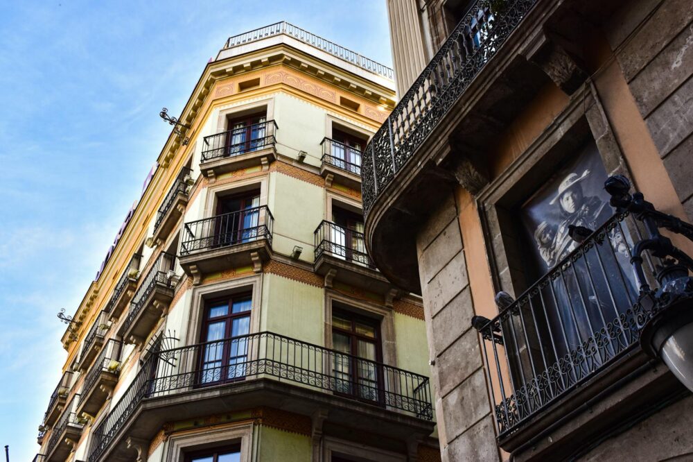 How much does it cost to stay at a 5 star hotel in Barcelona?