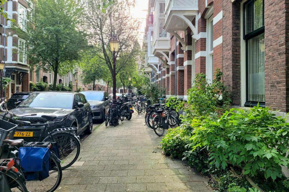 How to choose a 5 star hotel in Amsterdam for a group trip?
