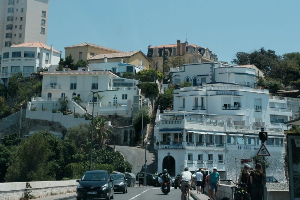 How to choose a 5 star hotel in Marseille for a business trip?