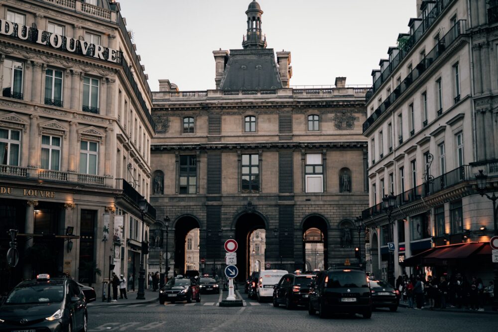 How to choose a 5 star hotel in Paris for a girls' trip?