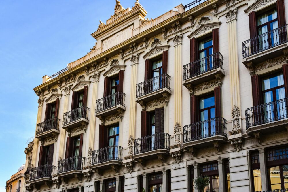 How to choose a budget hotel in Barcelona with good location?