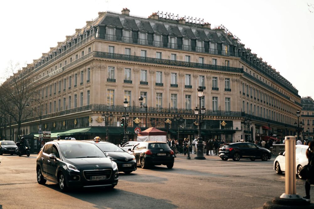 How to choose a budget hotel in Paris that is safe?