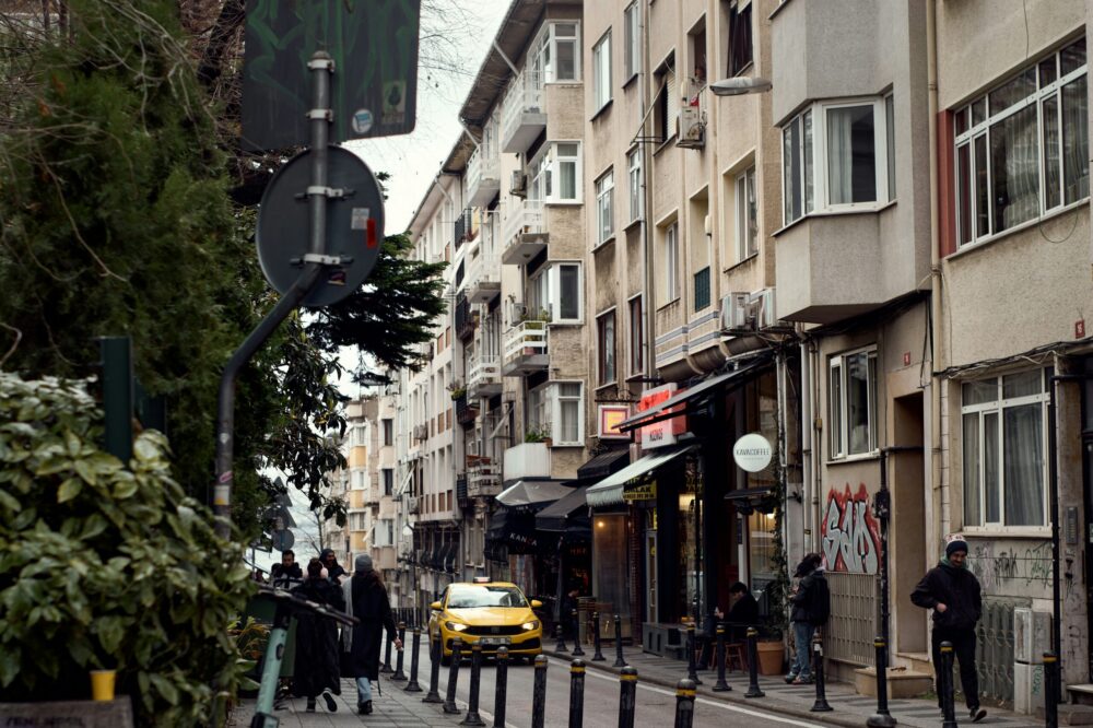 How to choose a hotel in Istanbul with a gym for solo fitness enthusiasts?
