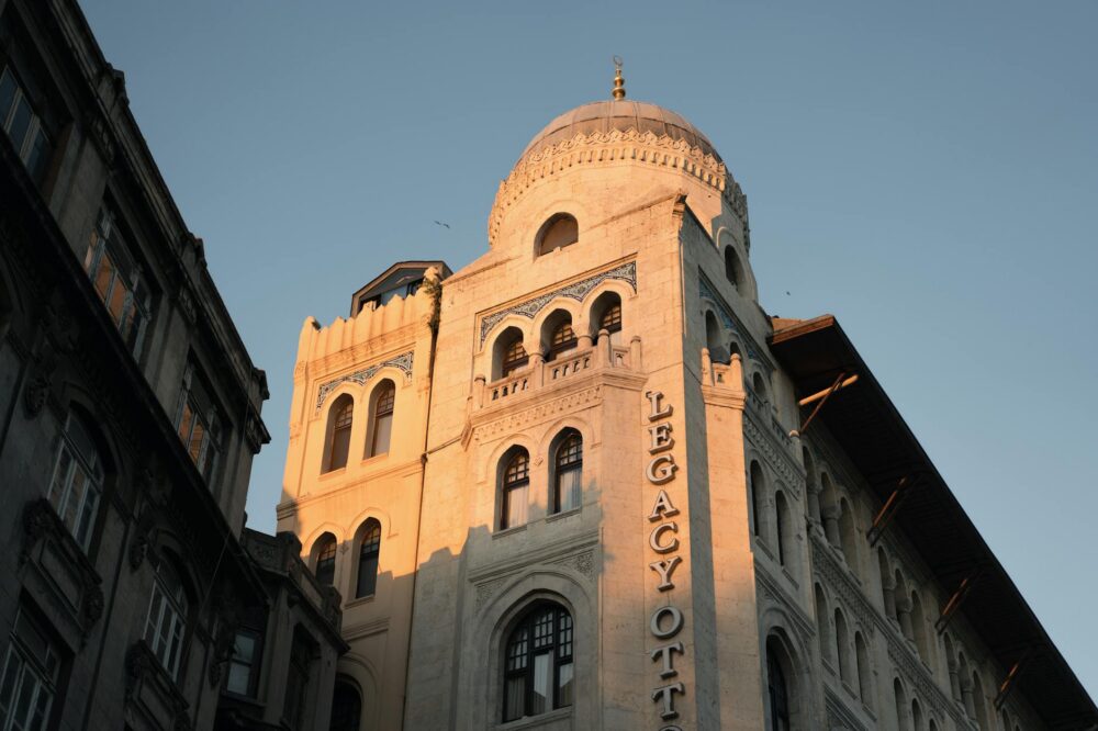How to choose a hotel in Istanbul with a quiet atmosphere for solo work?