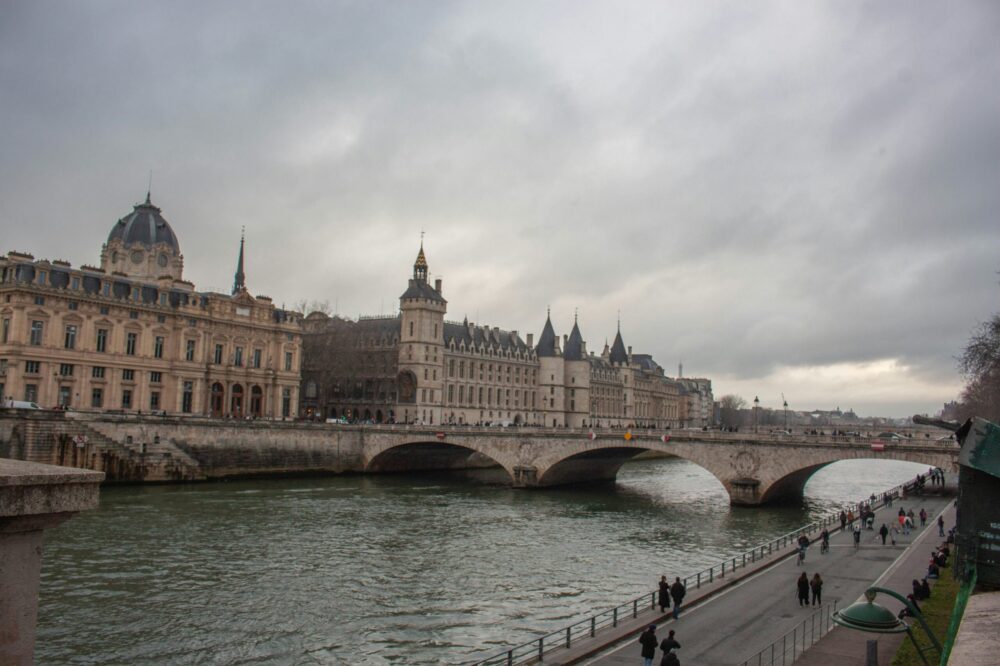 How to deal with homesickness while studying in Paris?