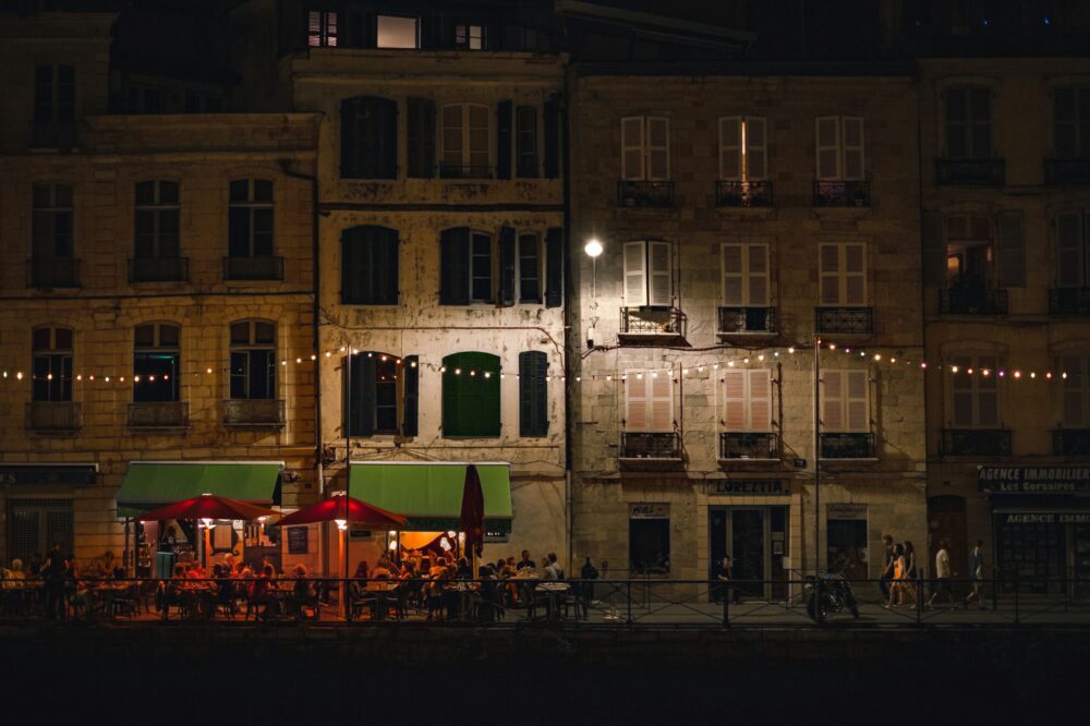 How to extend a student visa in France?